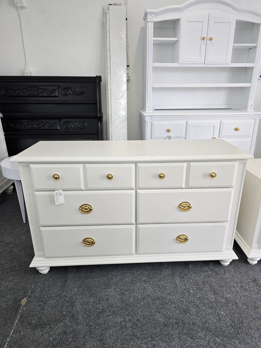 Broyhill off white dresser