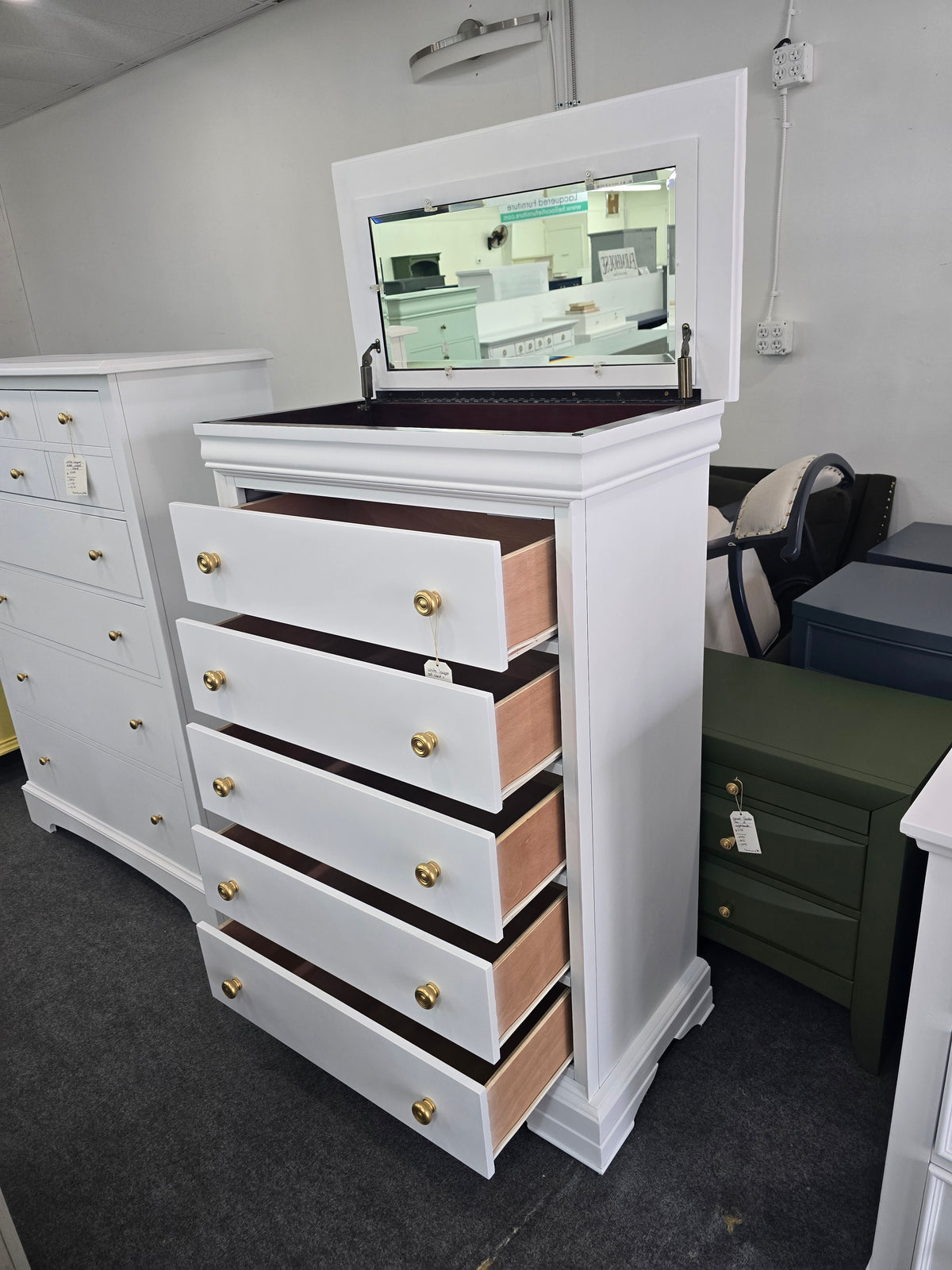 White lacquered chest with jewelry compartment