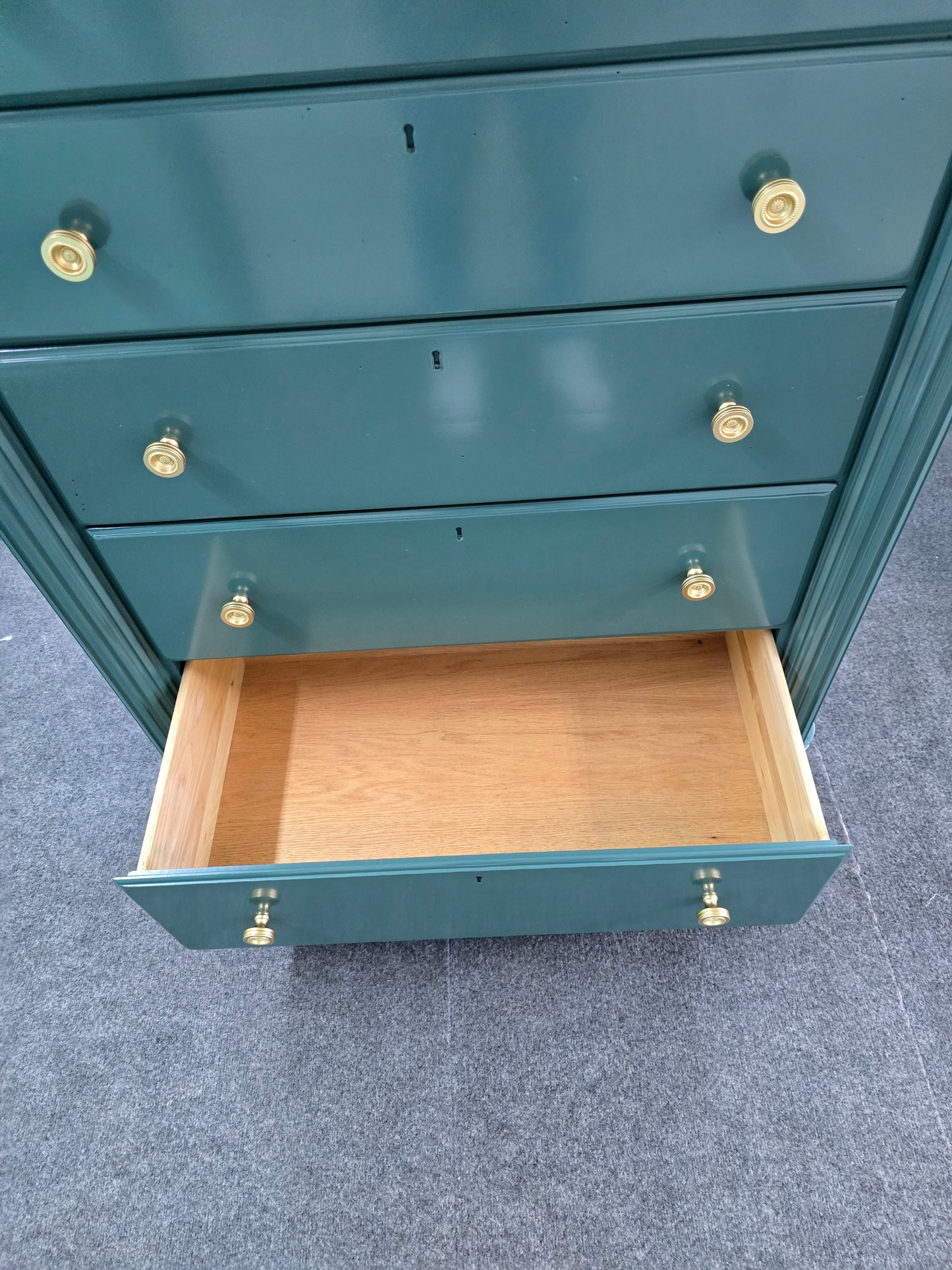 Mount Vernon green lacquered chest