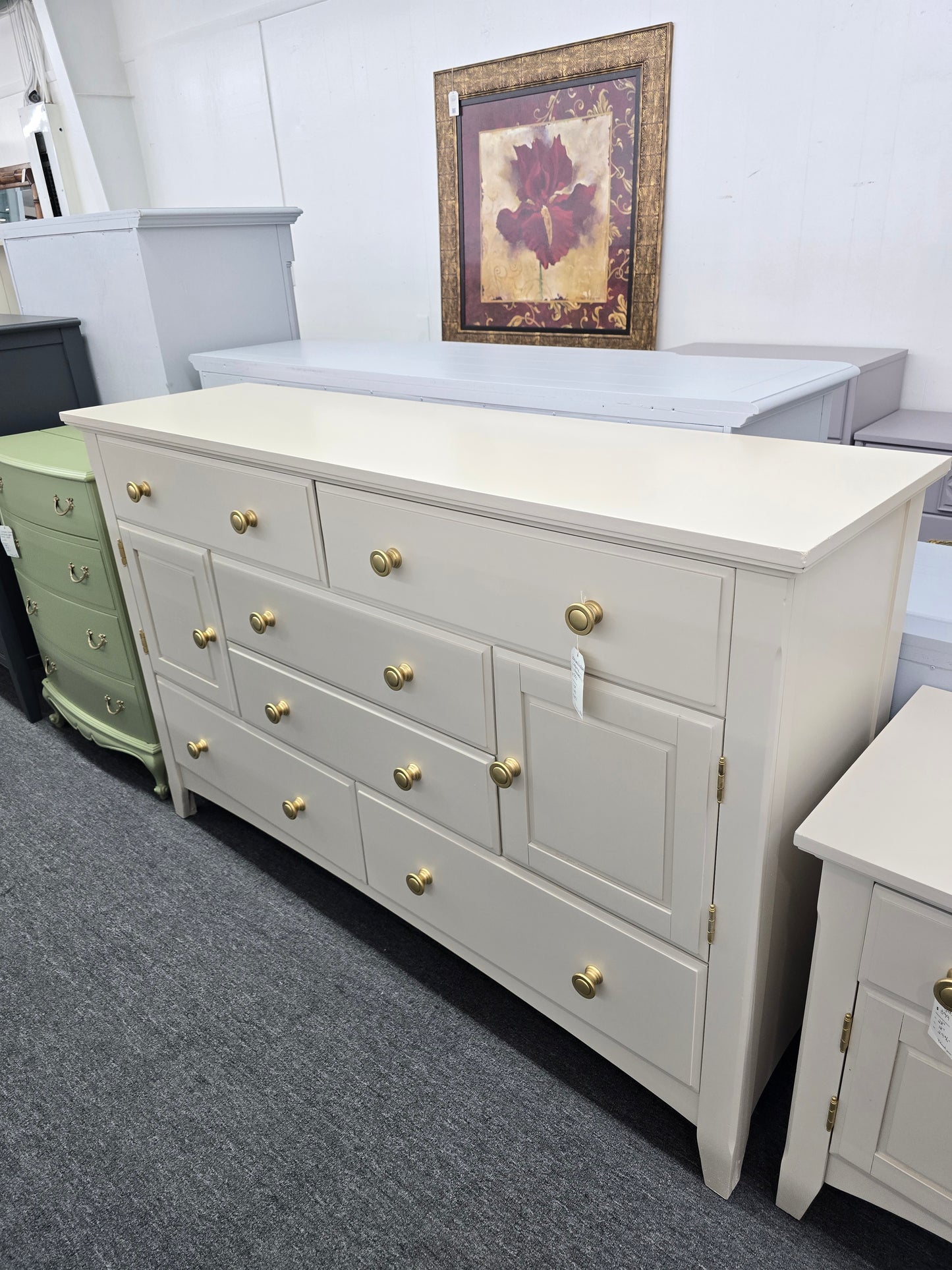 Cream 6 drawers 2 doors dresser