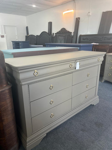 Super cute Brown 8 drawers dresser