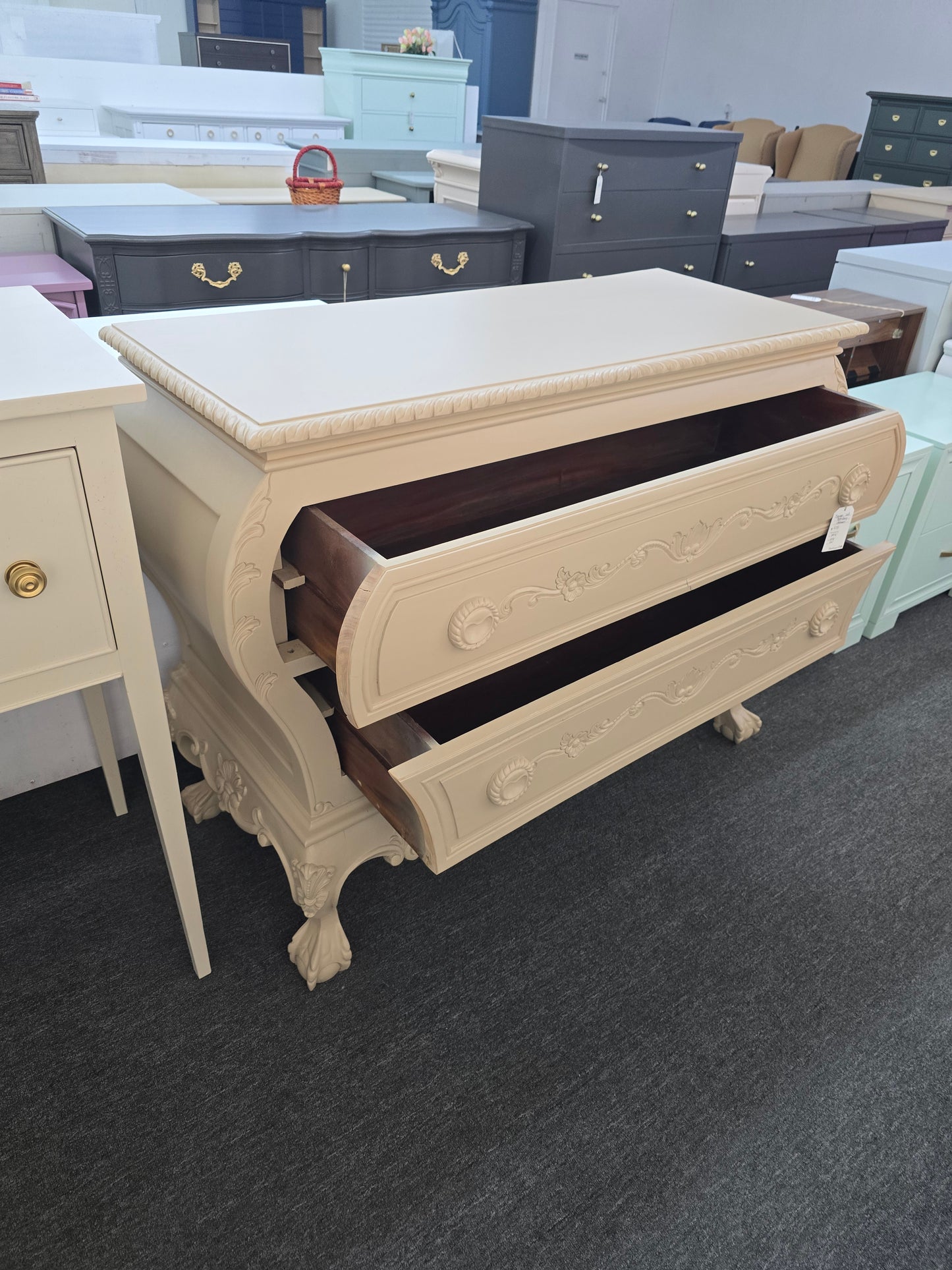 Beige bombay 2 drawers dresser