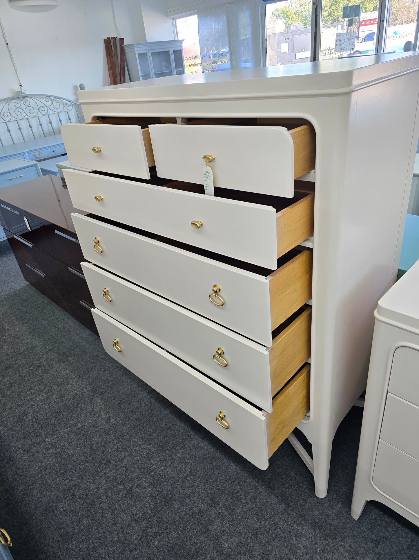 Universal soft pink lacquered chest