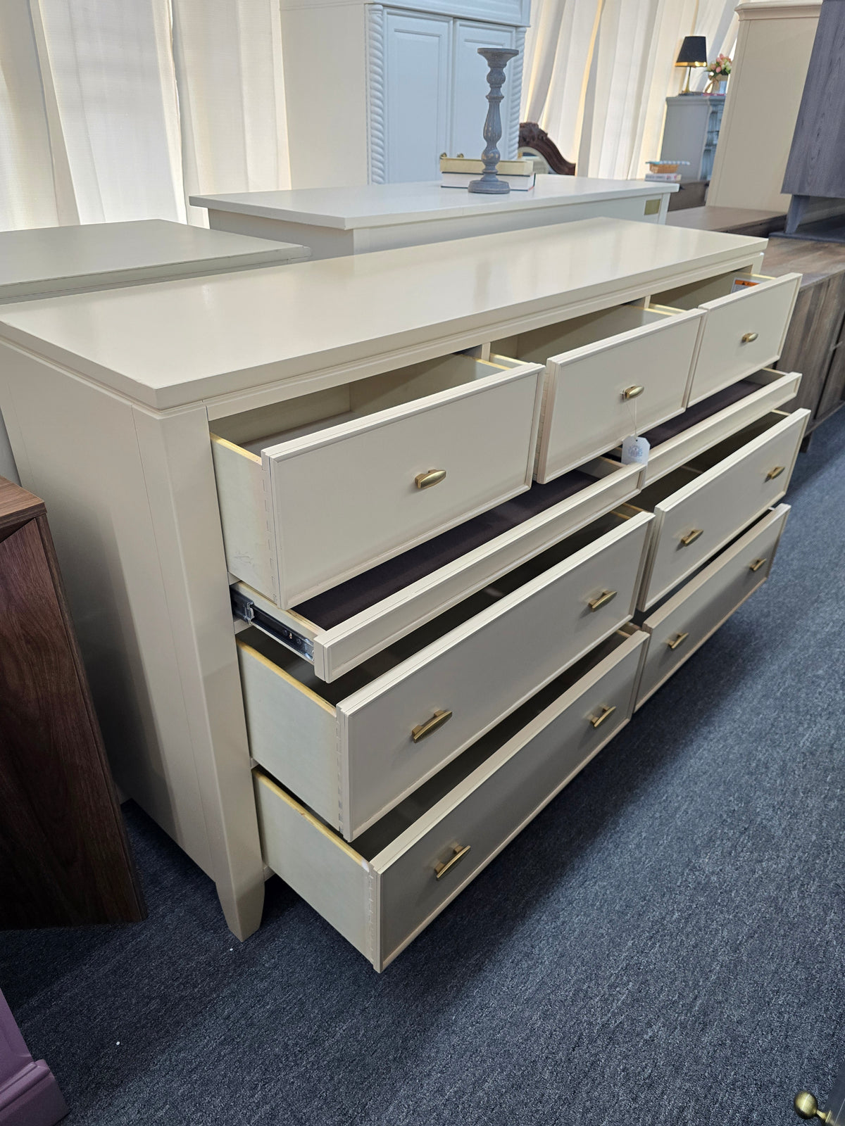 Havertys beige lacquered 9 drawers dresser