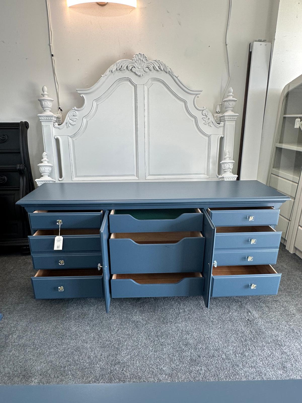 Thomasville solid wood blue dresser