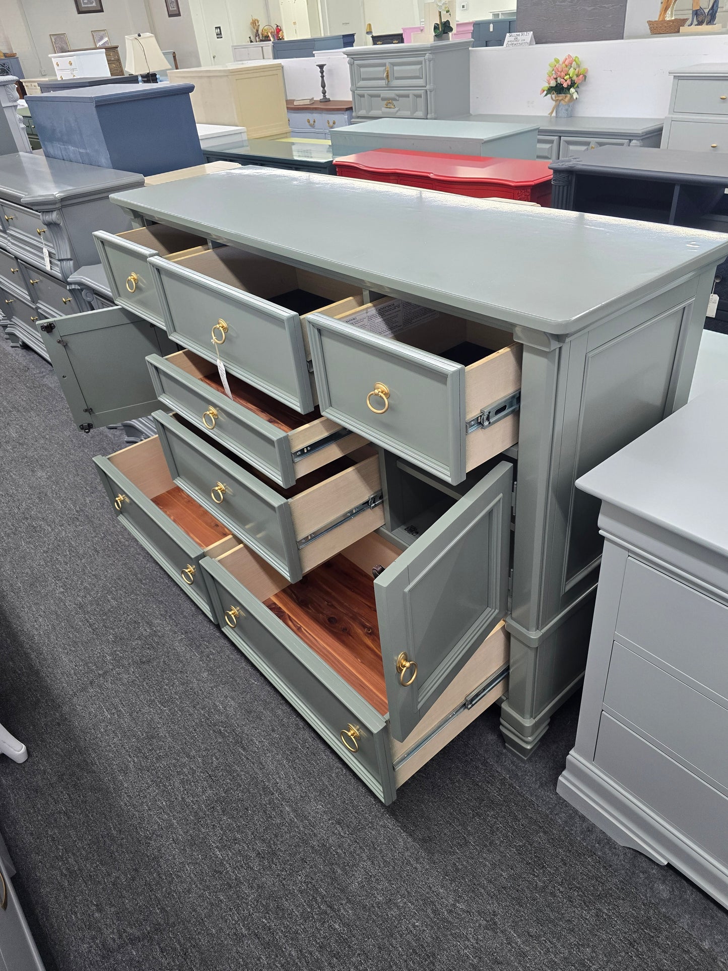 Green lacquered 7 drawers 2 doors dresser