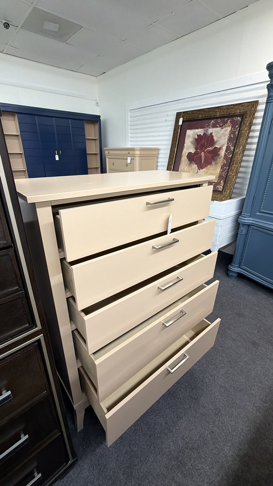 5 drawers modern beige lacquered chest
