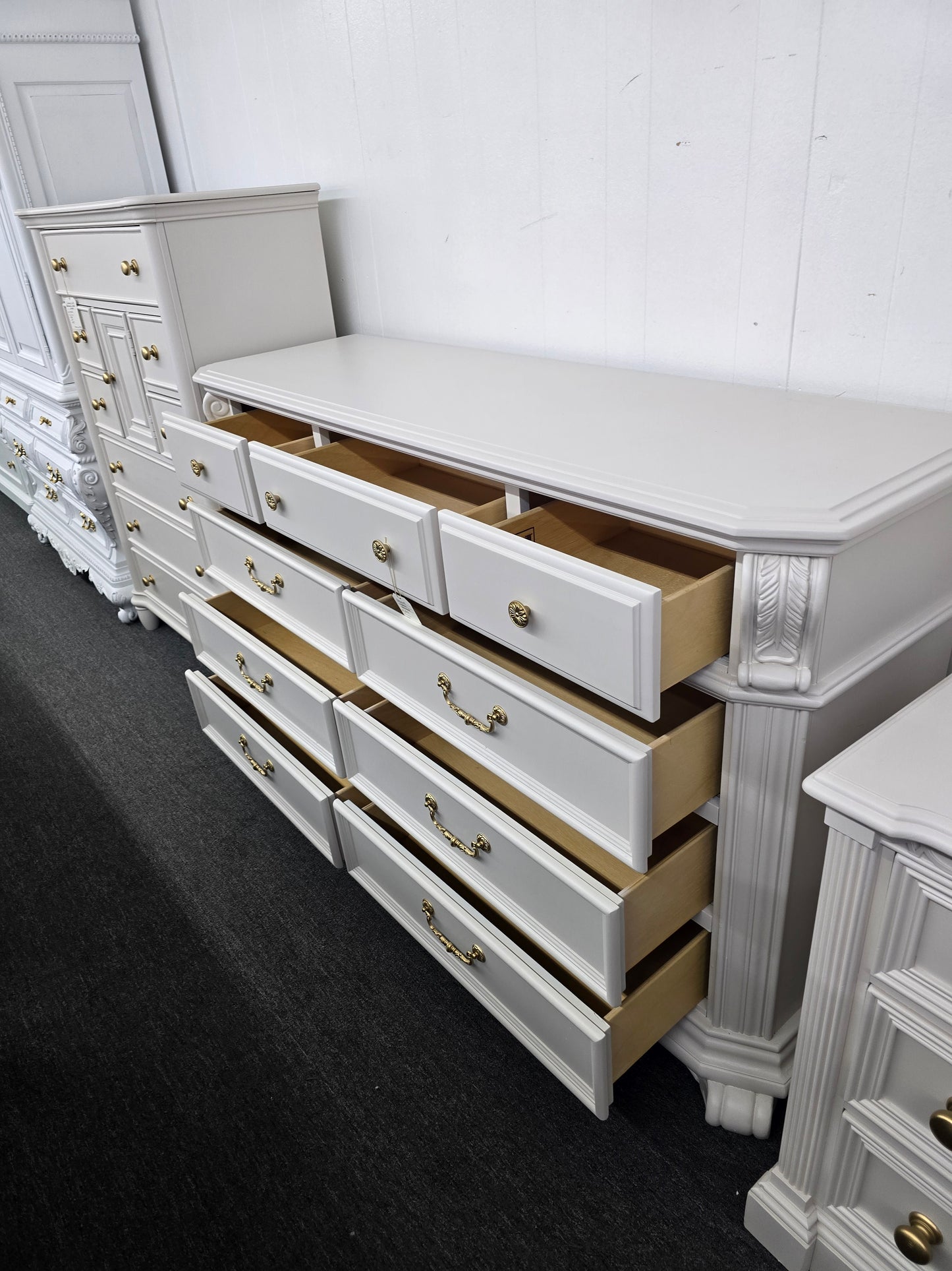 Broyhill cream beautiful dresser