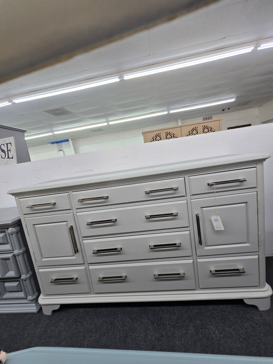 8 drawers 2 doors light gray dresser
