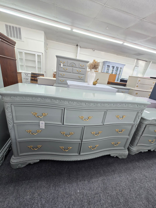 Green carved lacquered dresser