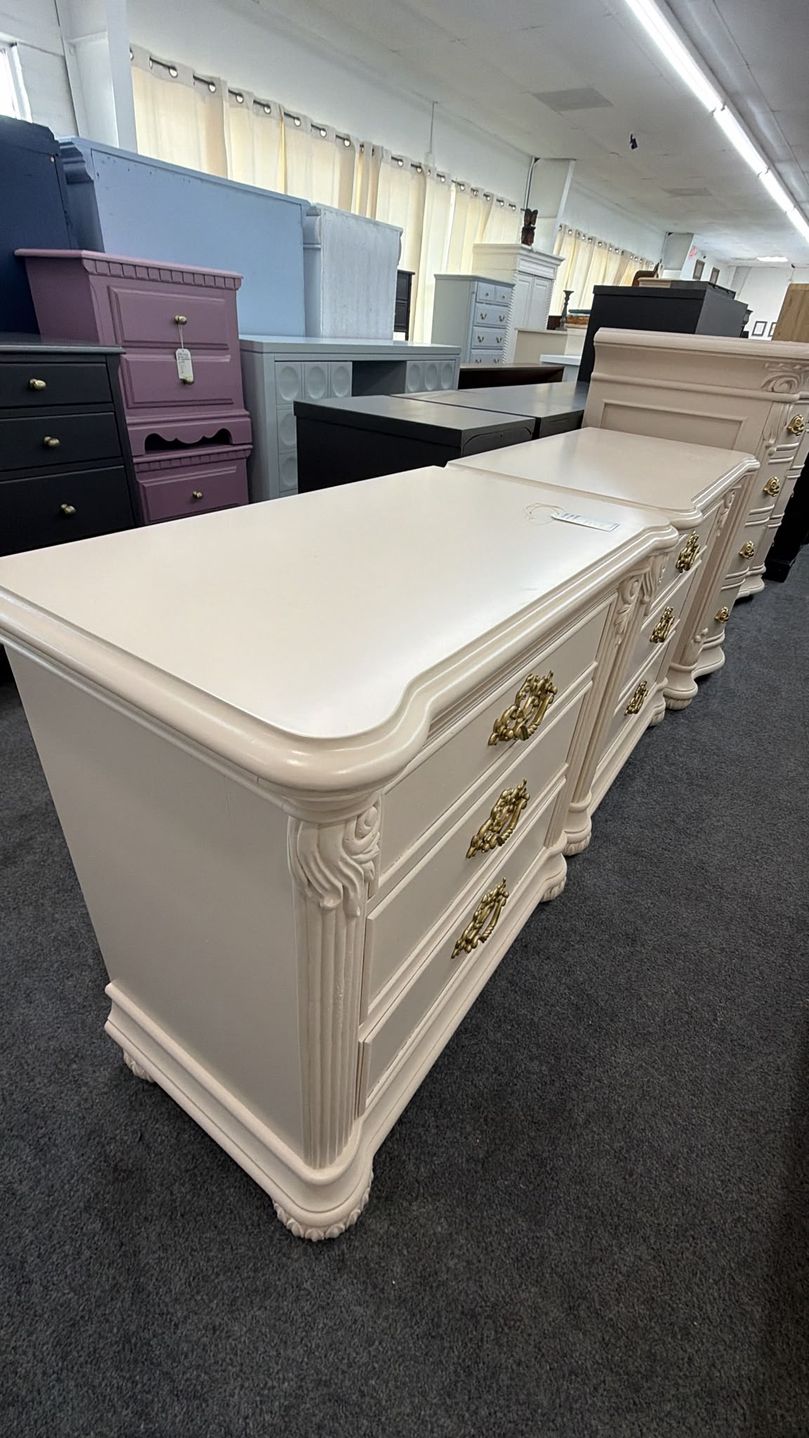 Bernhardt cream lacquered pair of nightstands
