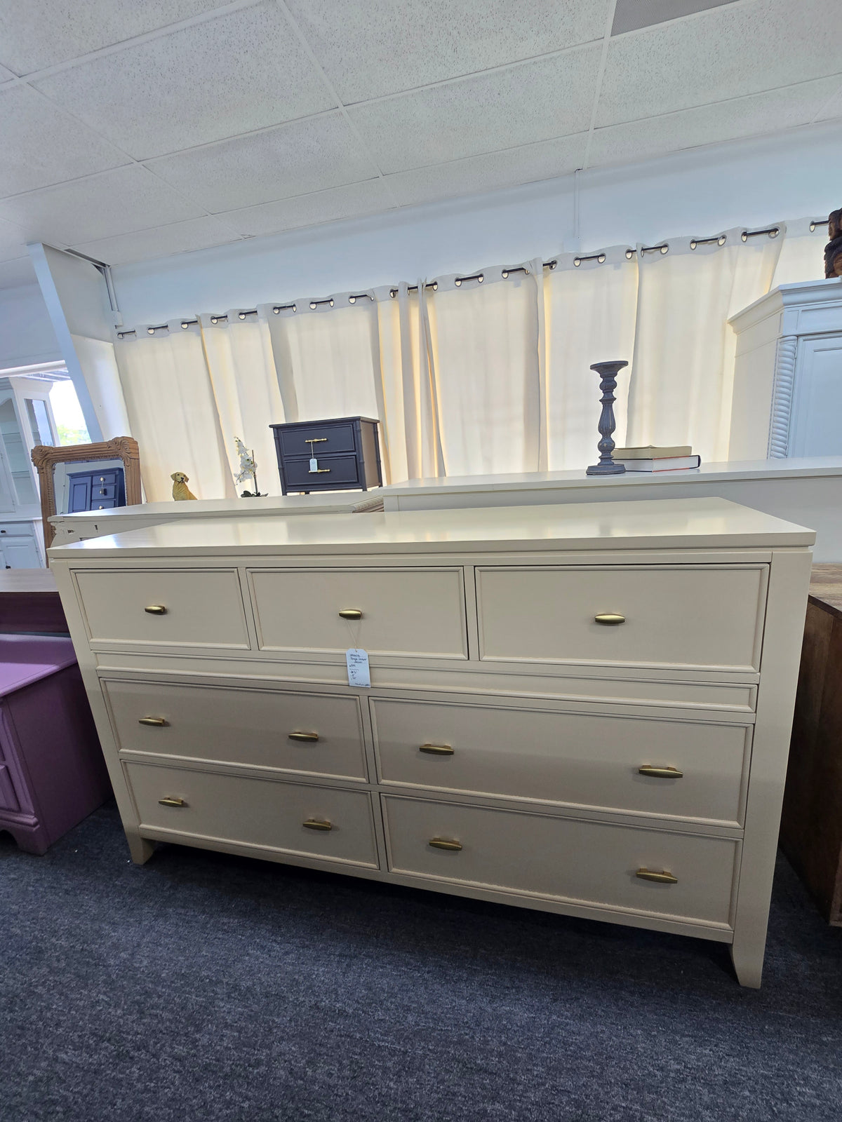 Havertys beige lacquered 9 drawers dresser
