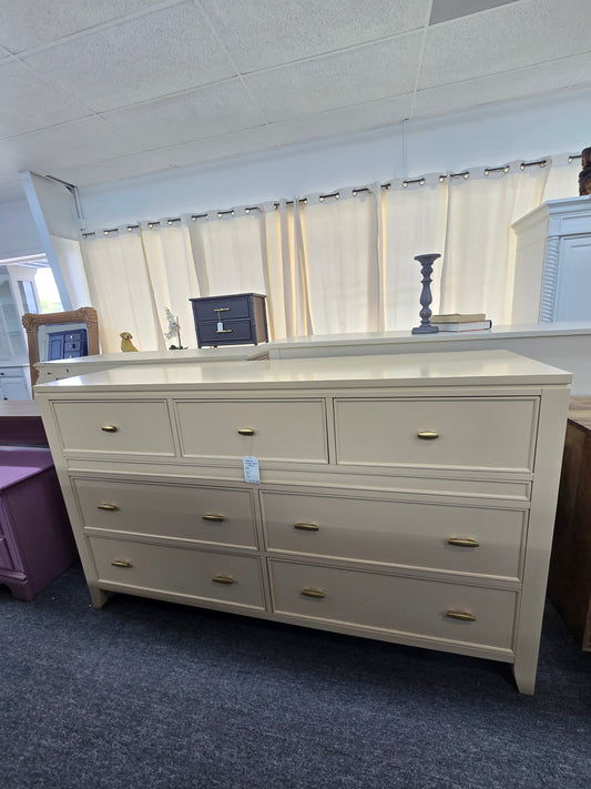 Havertys beige lacquered 9 drawers dresser