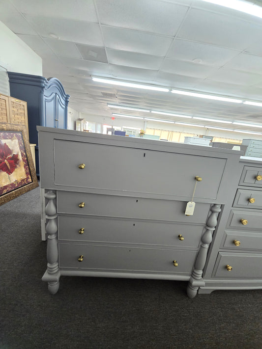 Antique gray 4 drawers chest