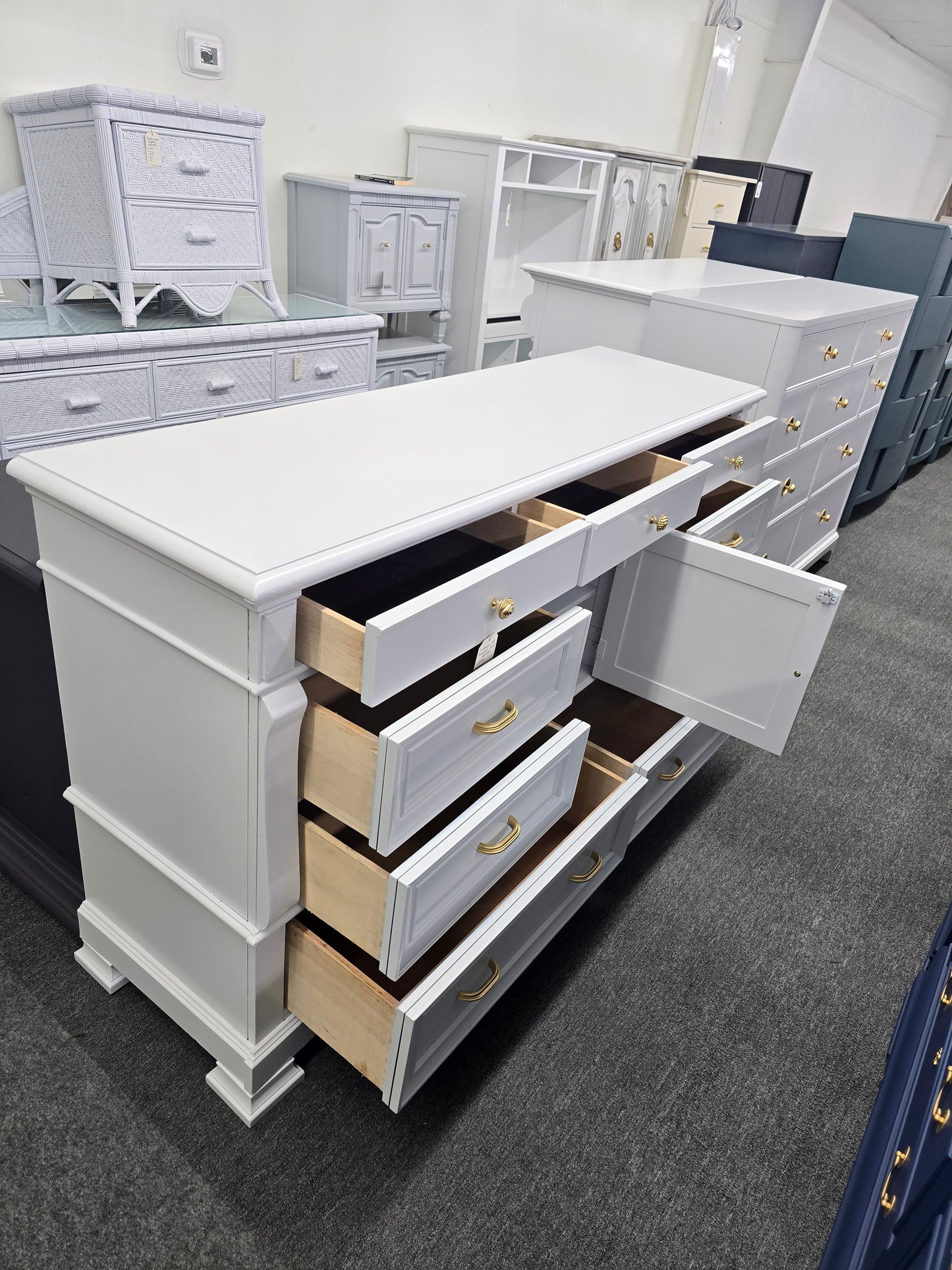 9 drawers 1 door icy dresser