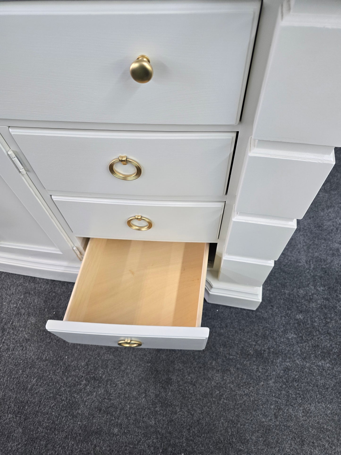 Off white lacquered 10 drawers gorgeous dresser