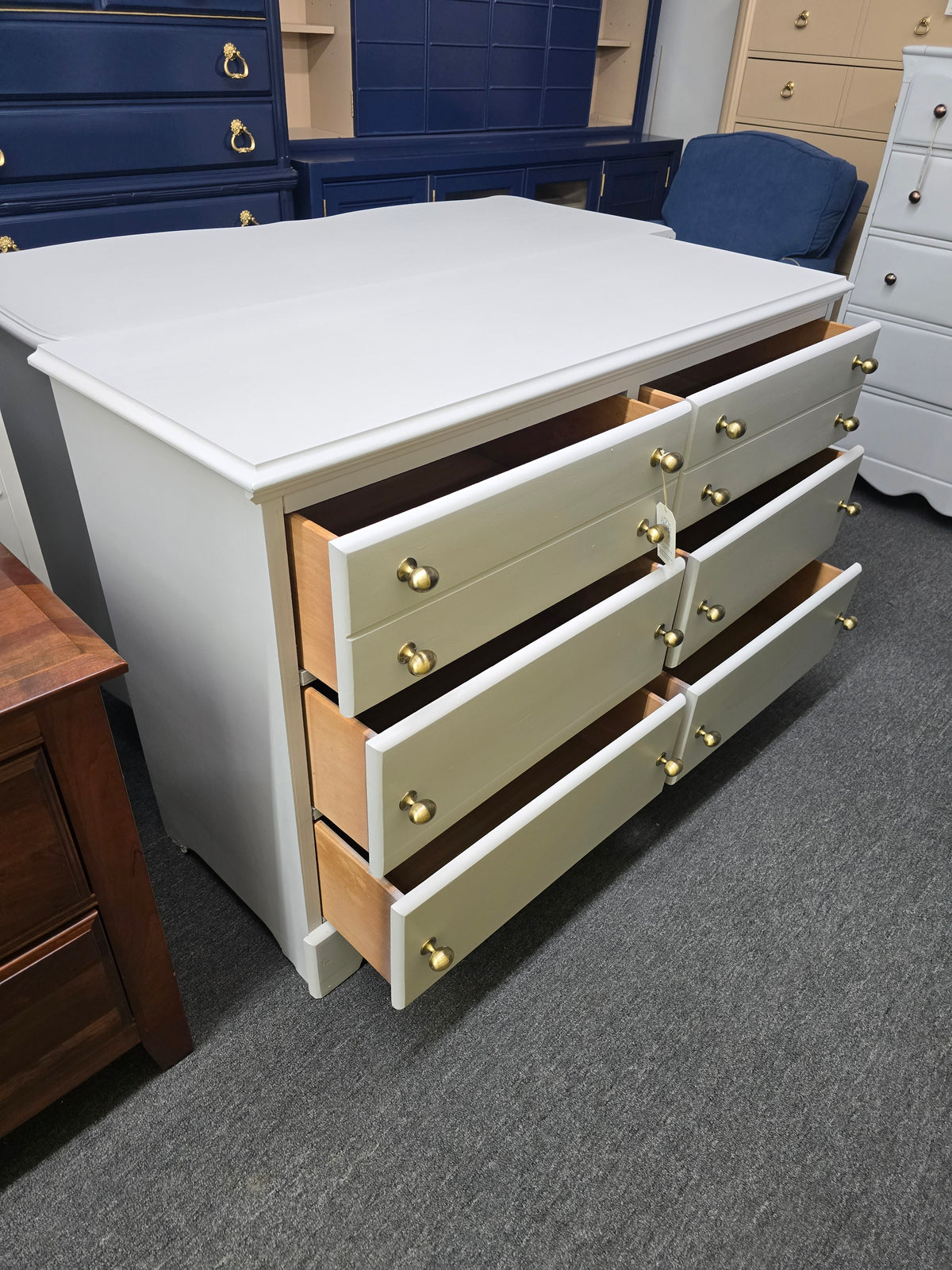 6 drawers light gray Carolina dresser