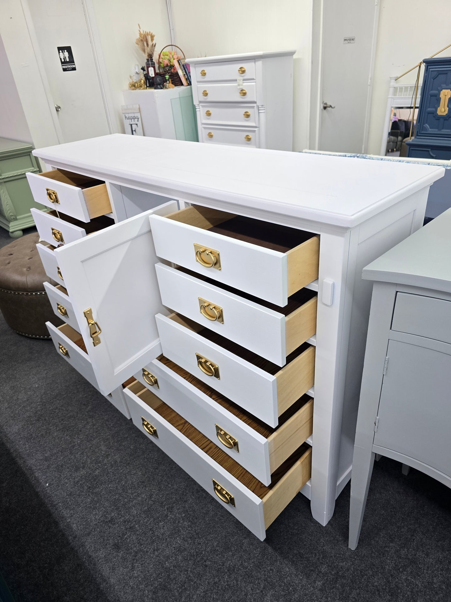 10 drawers 1 door white dresser