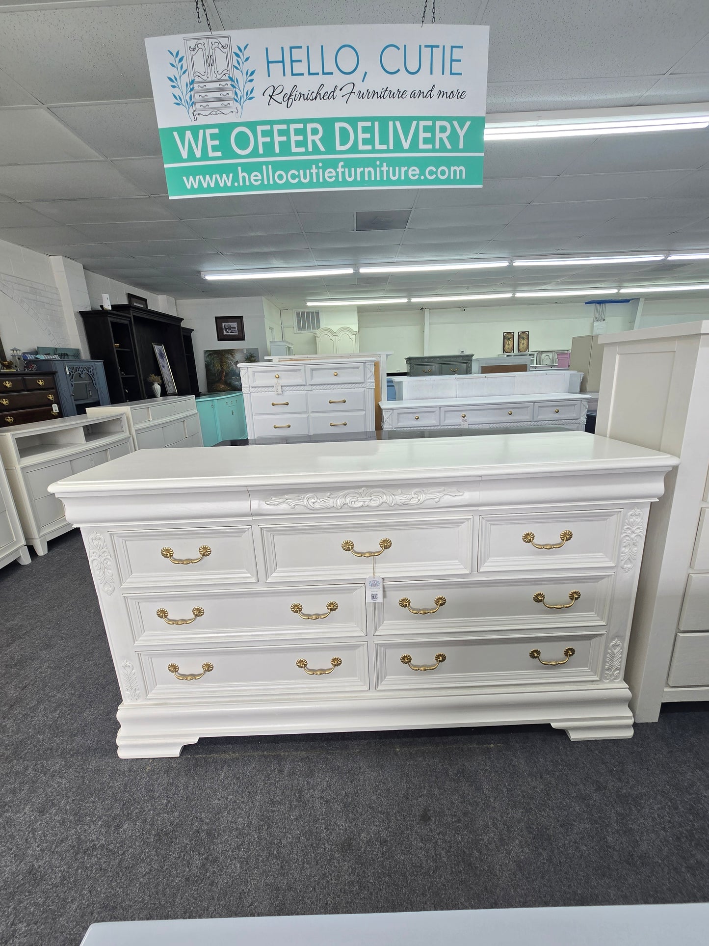 Lexington off white 10 drawers dresser