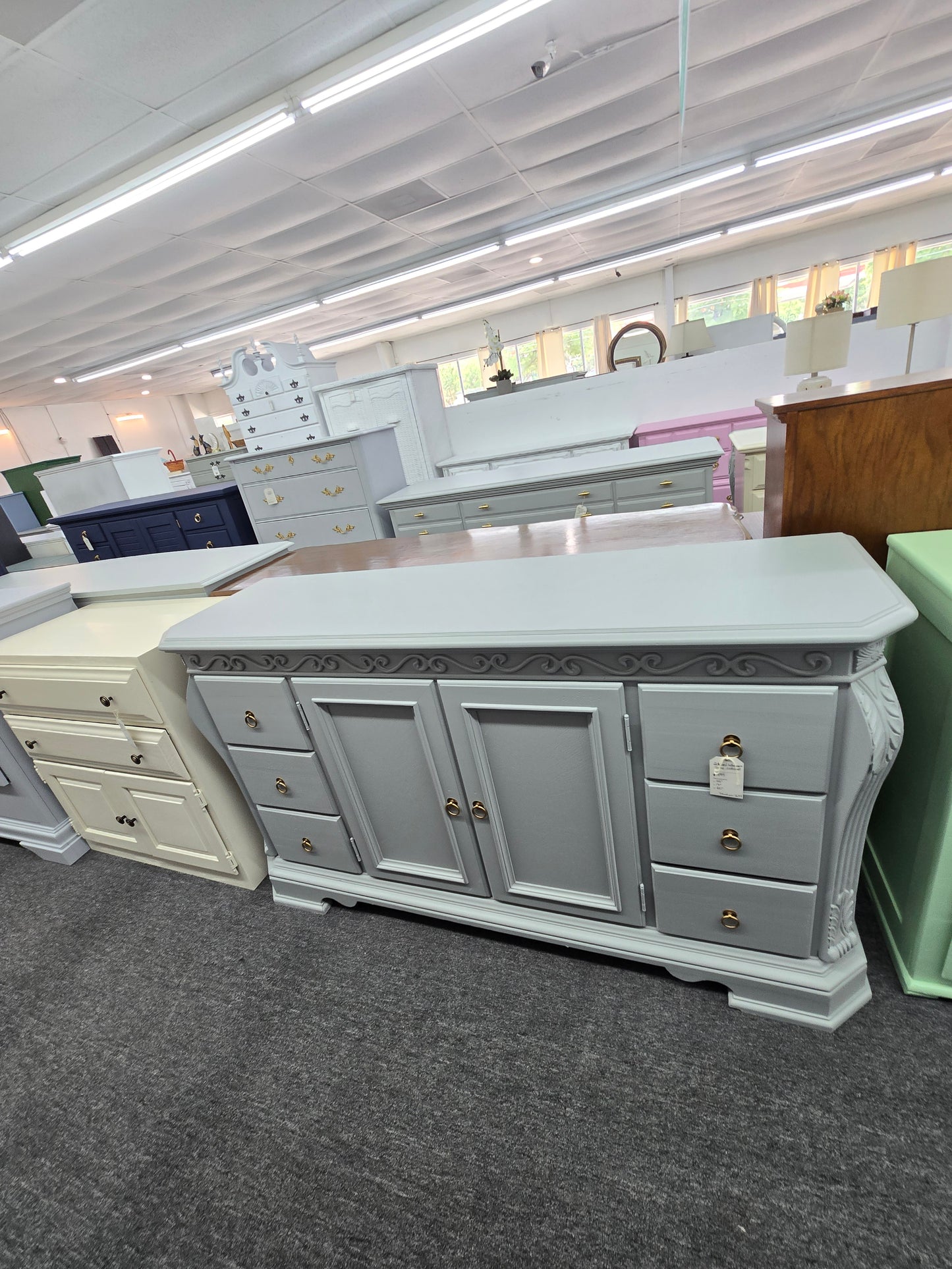 Gray 2 doors / 6 drawers cabinet
