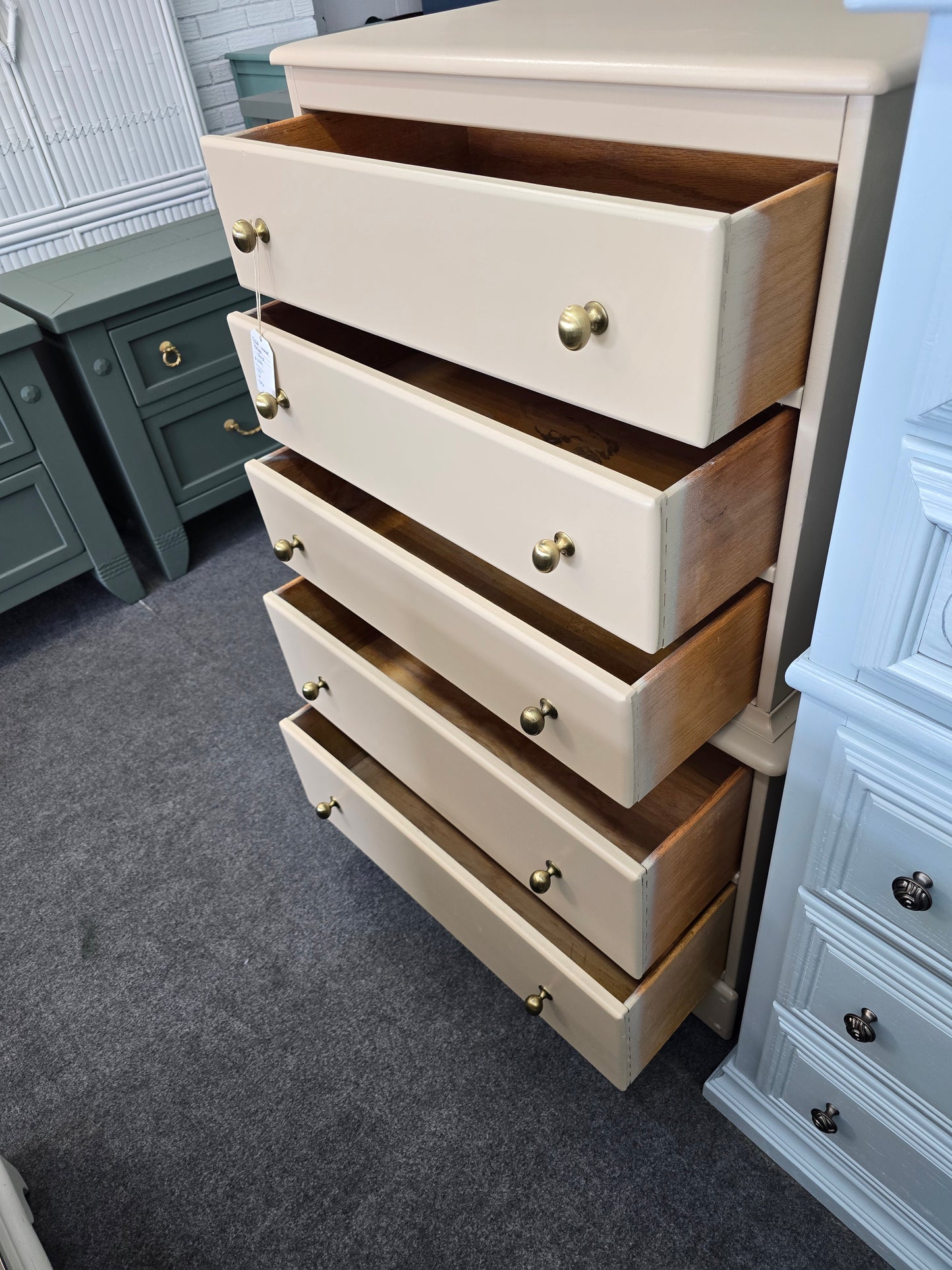 Antique beige 5 drawers chest